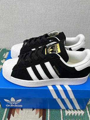 Superstar Black and White