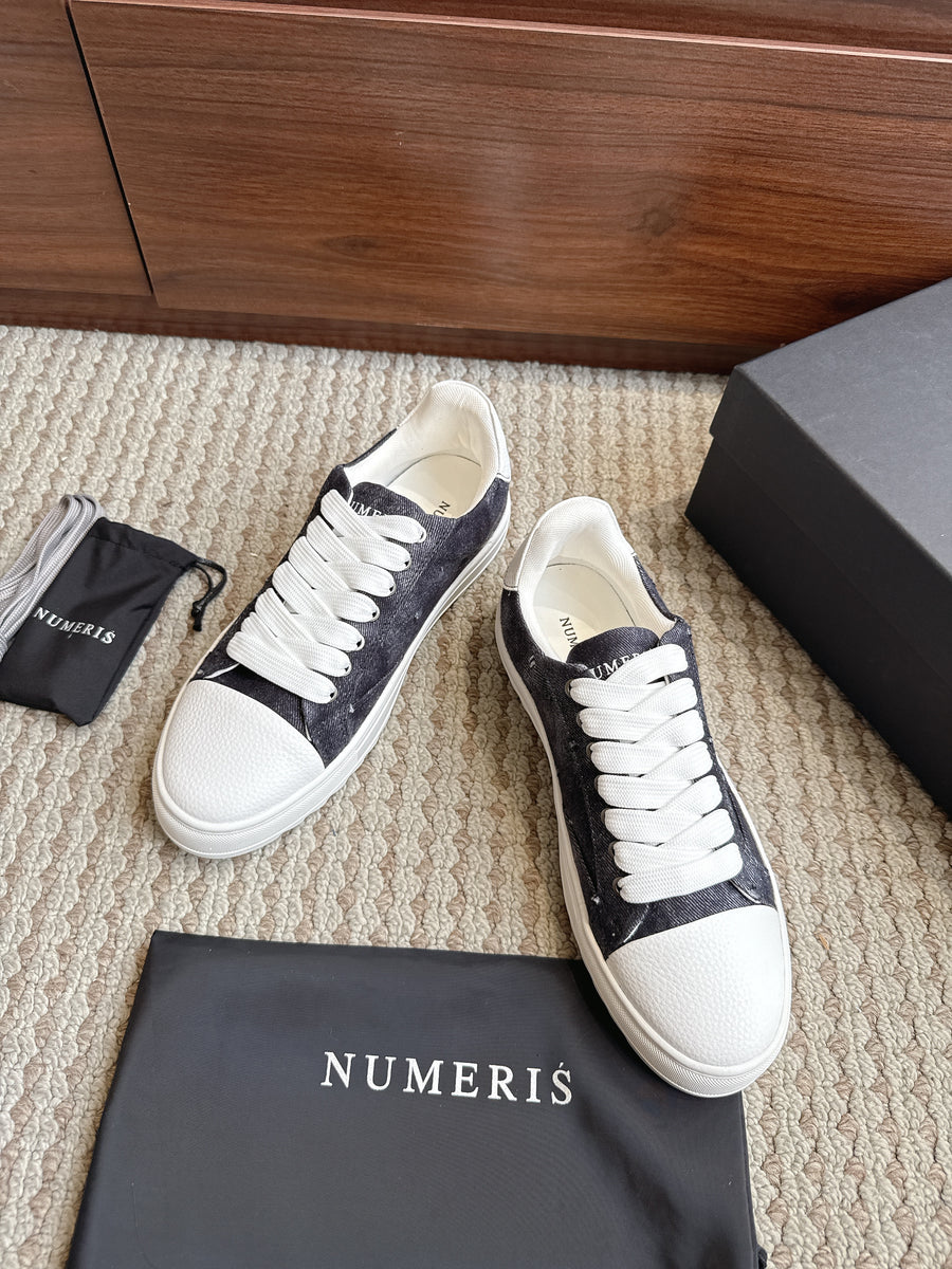 Numeris White and Black