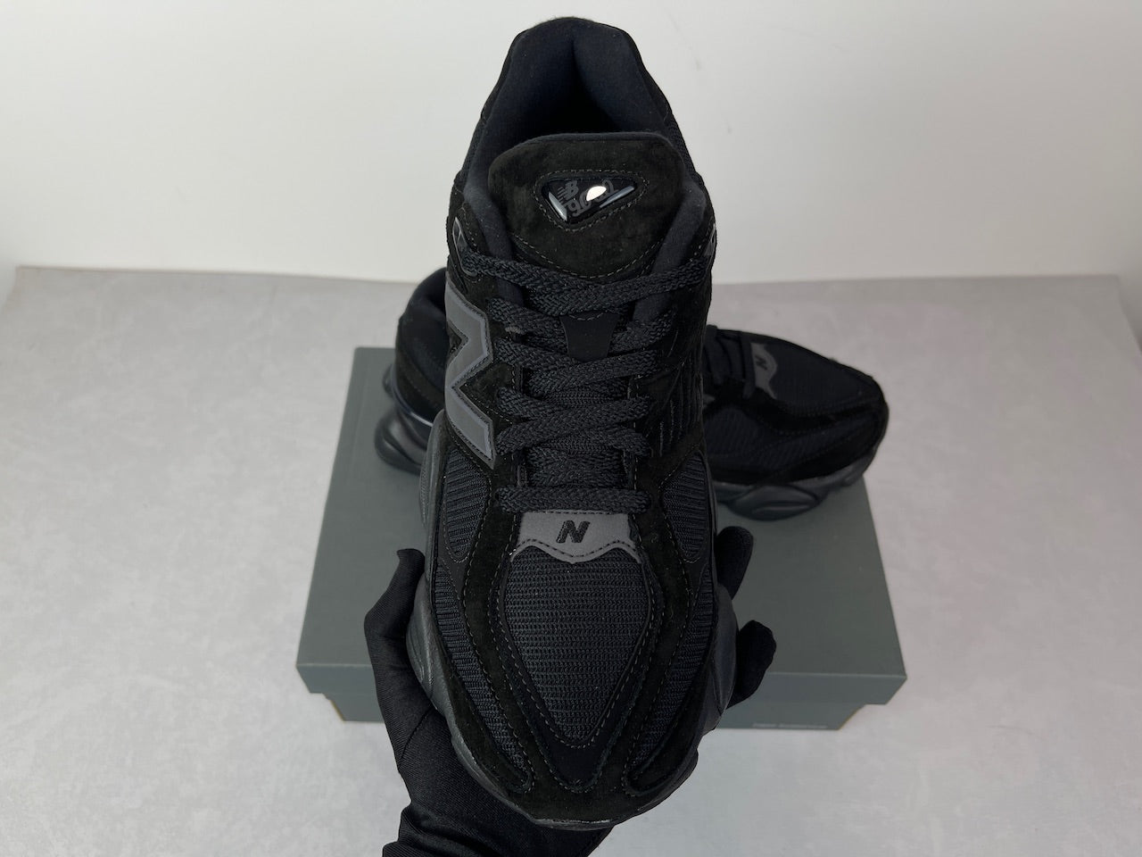 9060 All Black