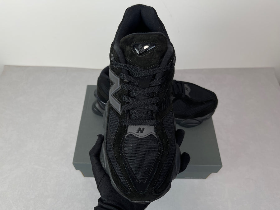 9060 All Black