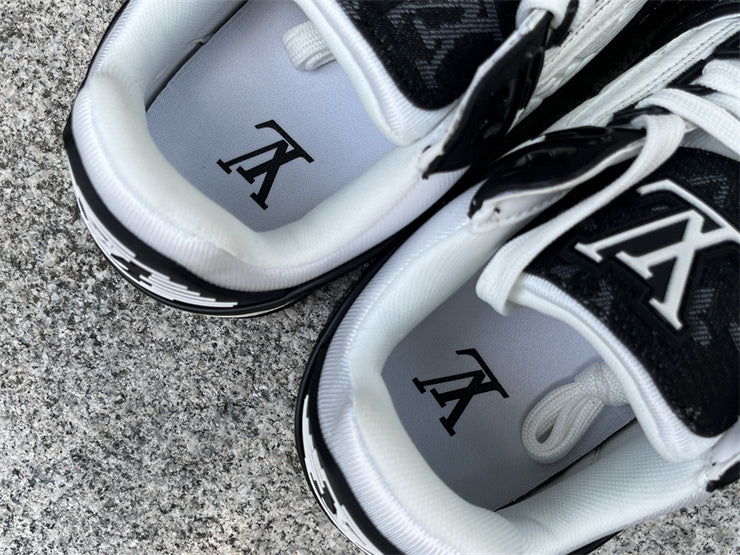 Trainer Black and White