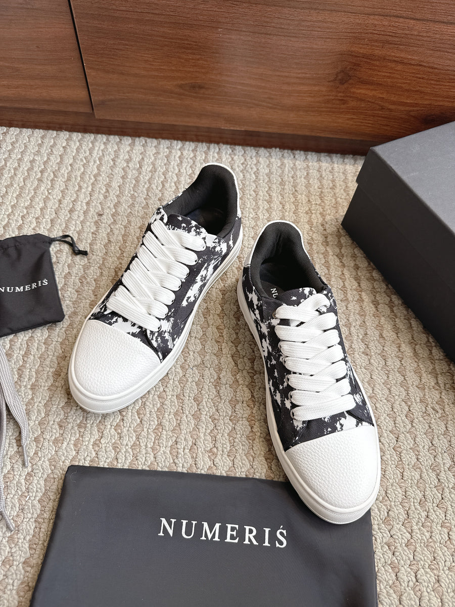Numeris Black and White