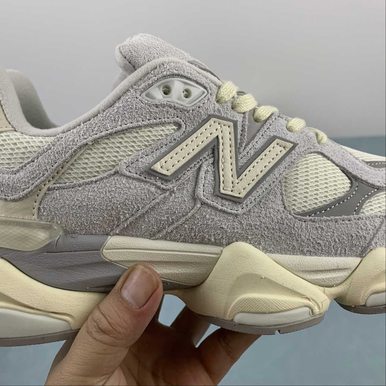 9060 Quartz Grey