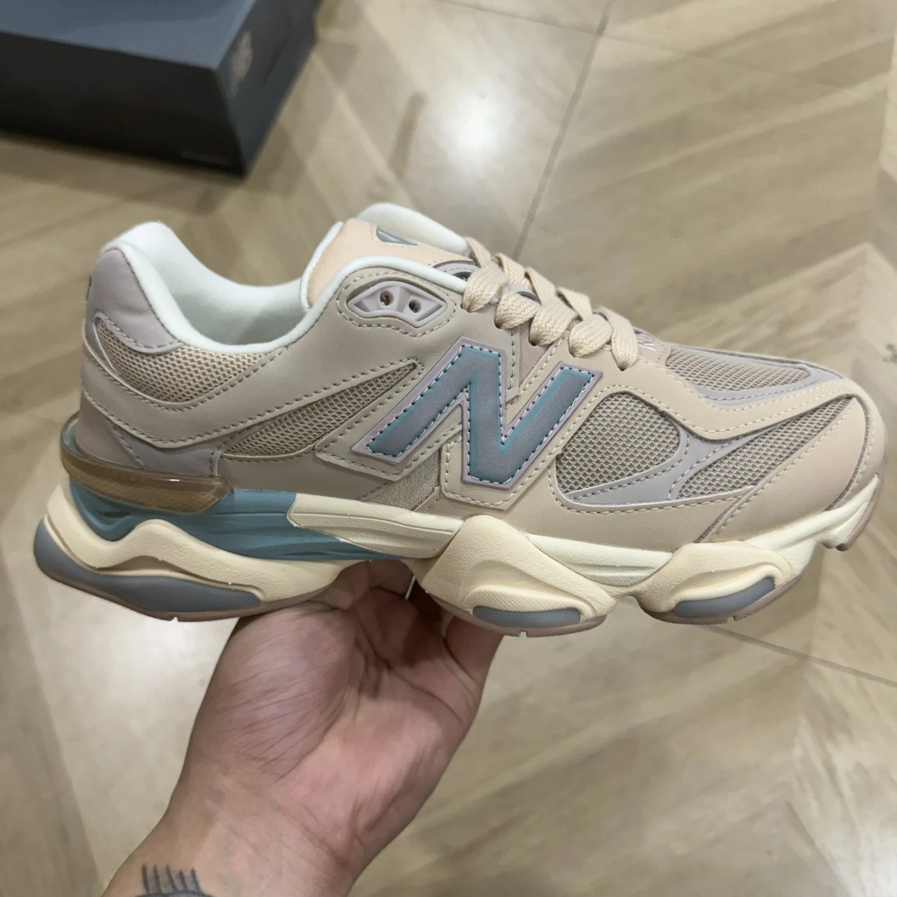 9060 Ivory Cream