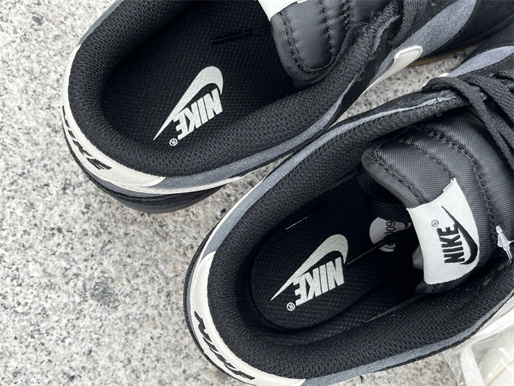 Dunk SB Black And White