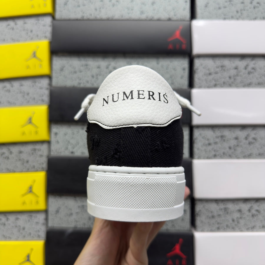 Numeris Black and White