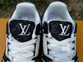 Trainer Black and White 5
