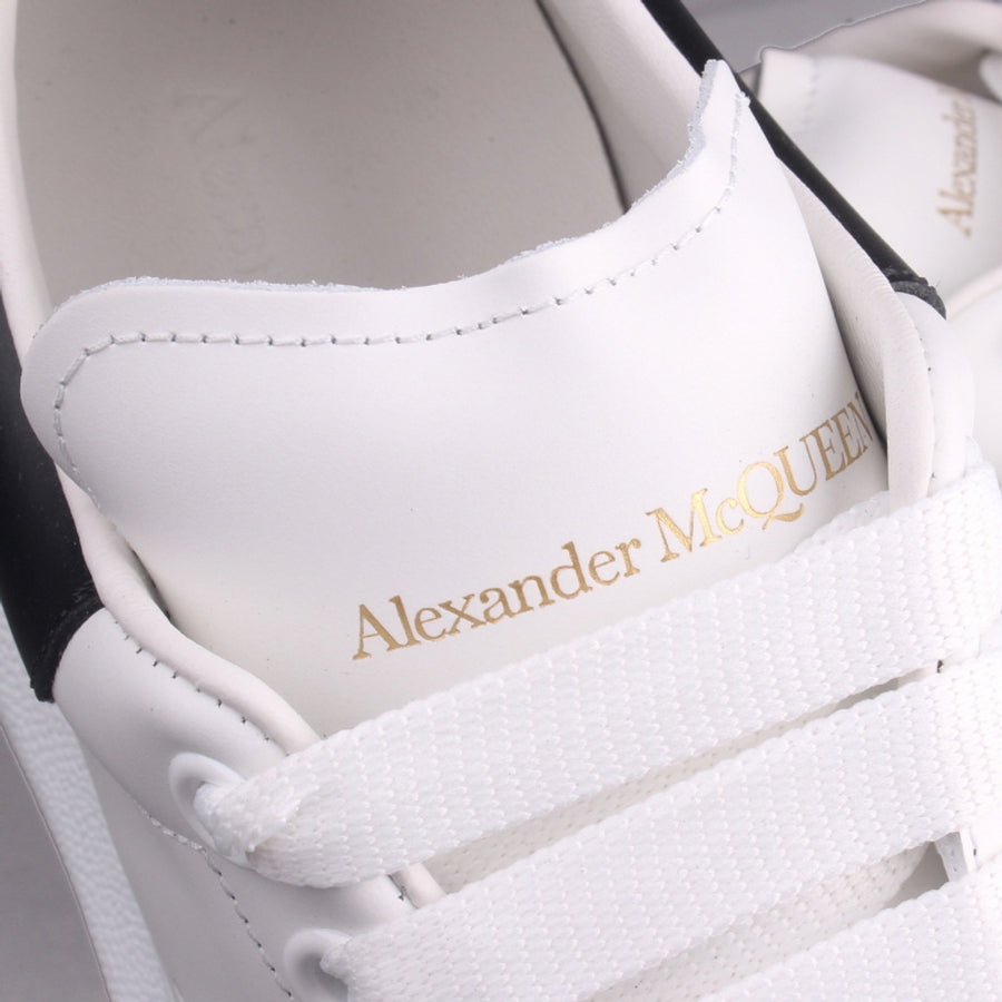 Alexander McQueen em Camurça