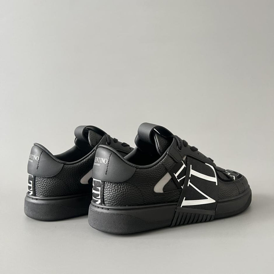Valentino Garavani Full Black