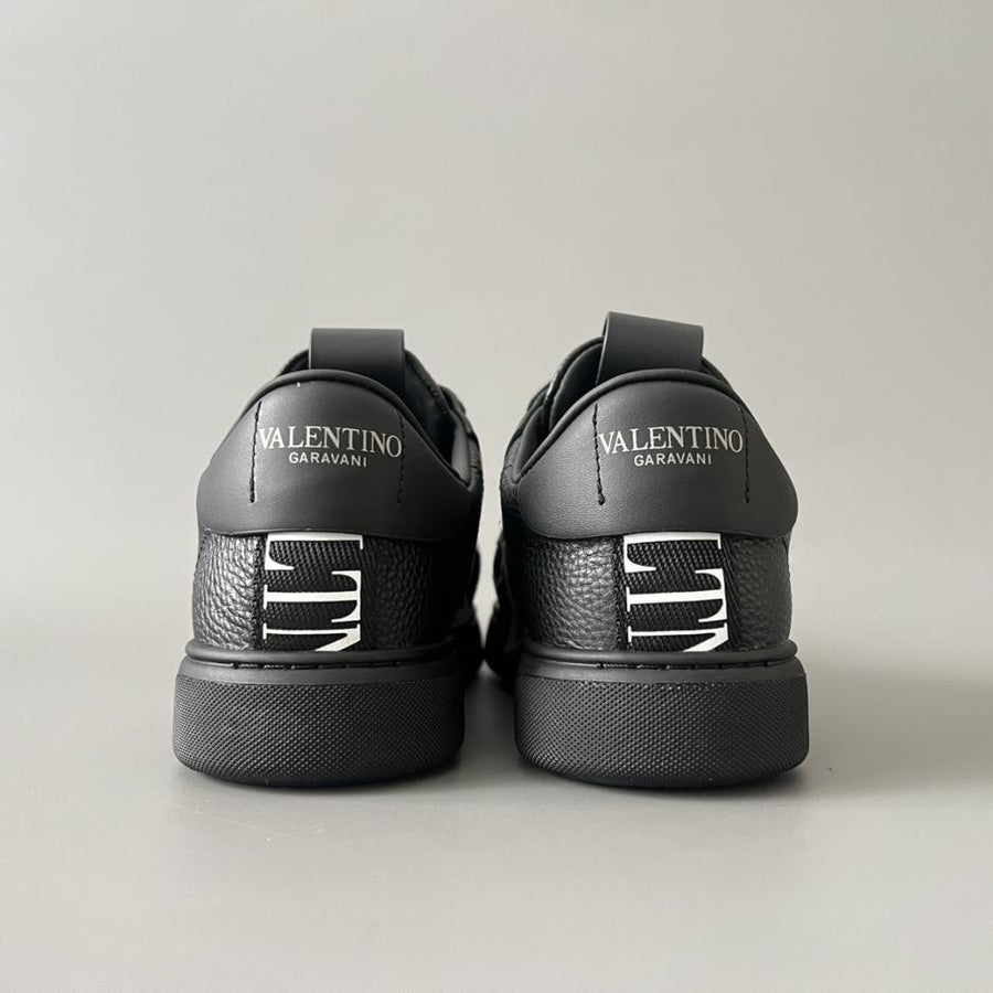 Valentino Garavani Full Black