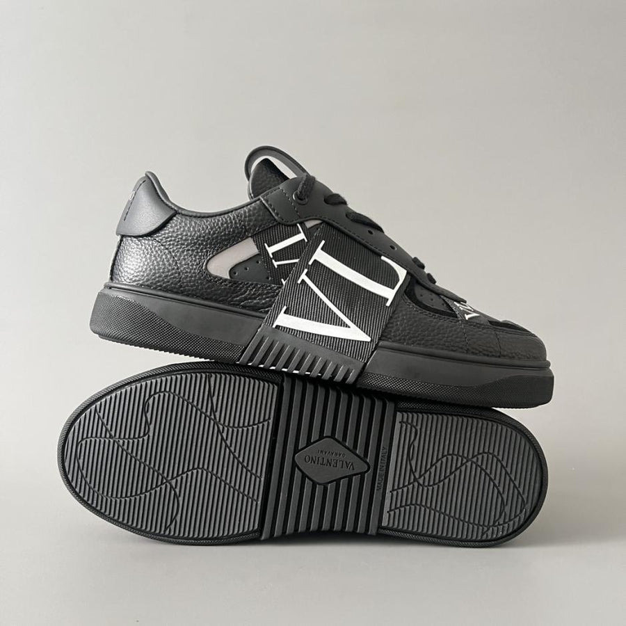 Valentino Garavani Full Black