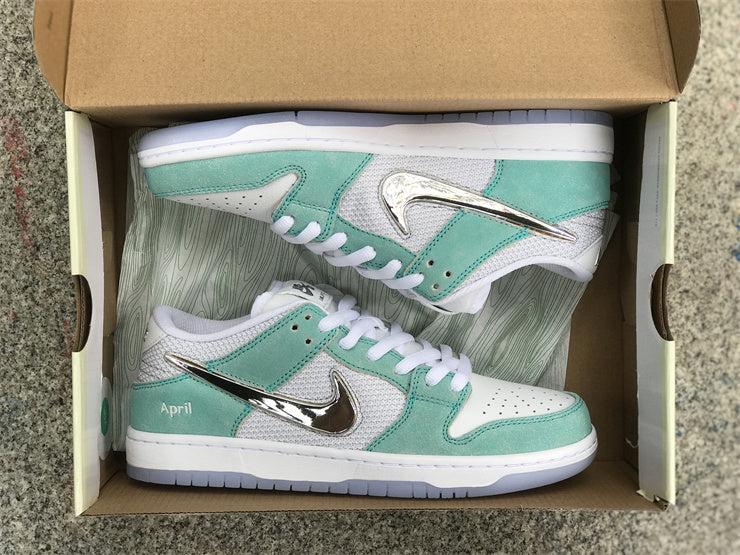 Dunk SB April