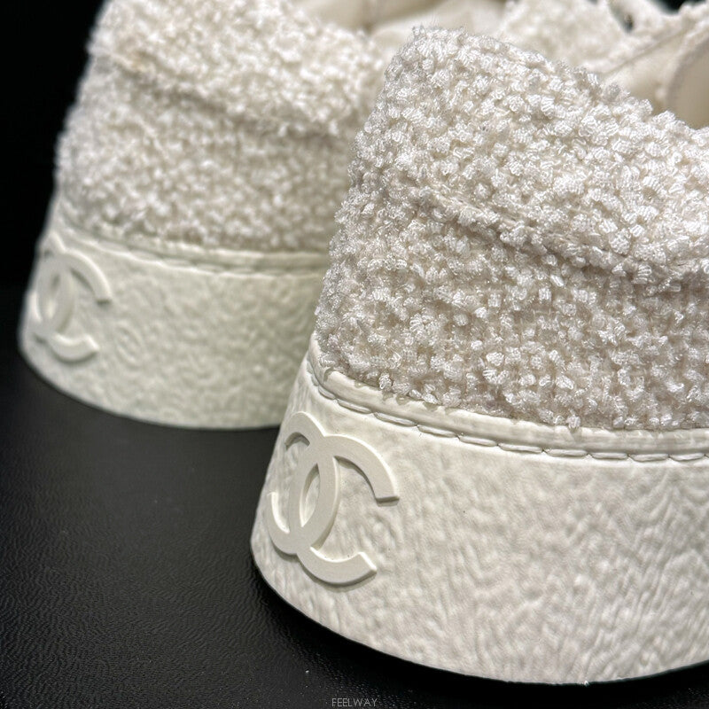 Tweed CC White
