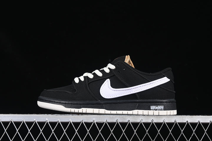 Dunk SB Brown Black And White