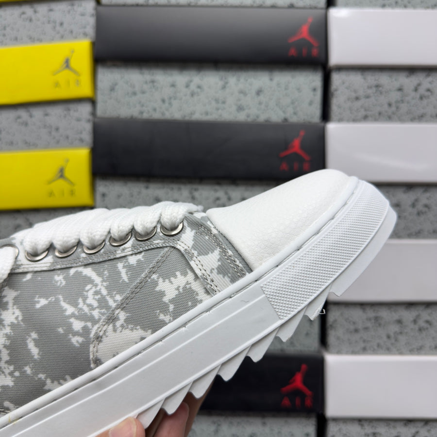 Numeris Grey and White