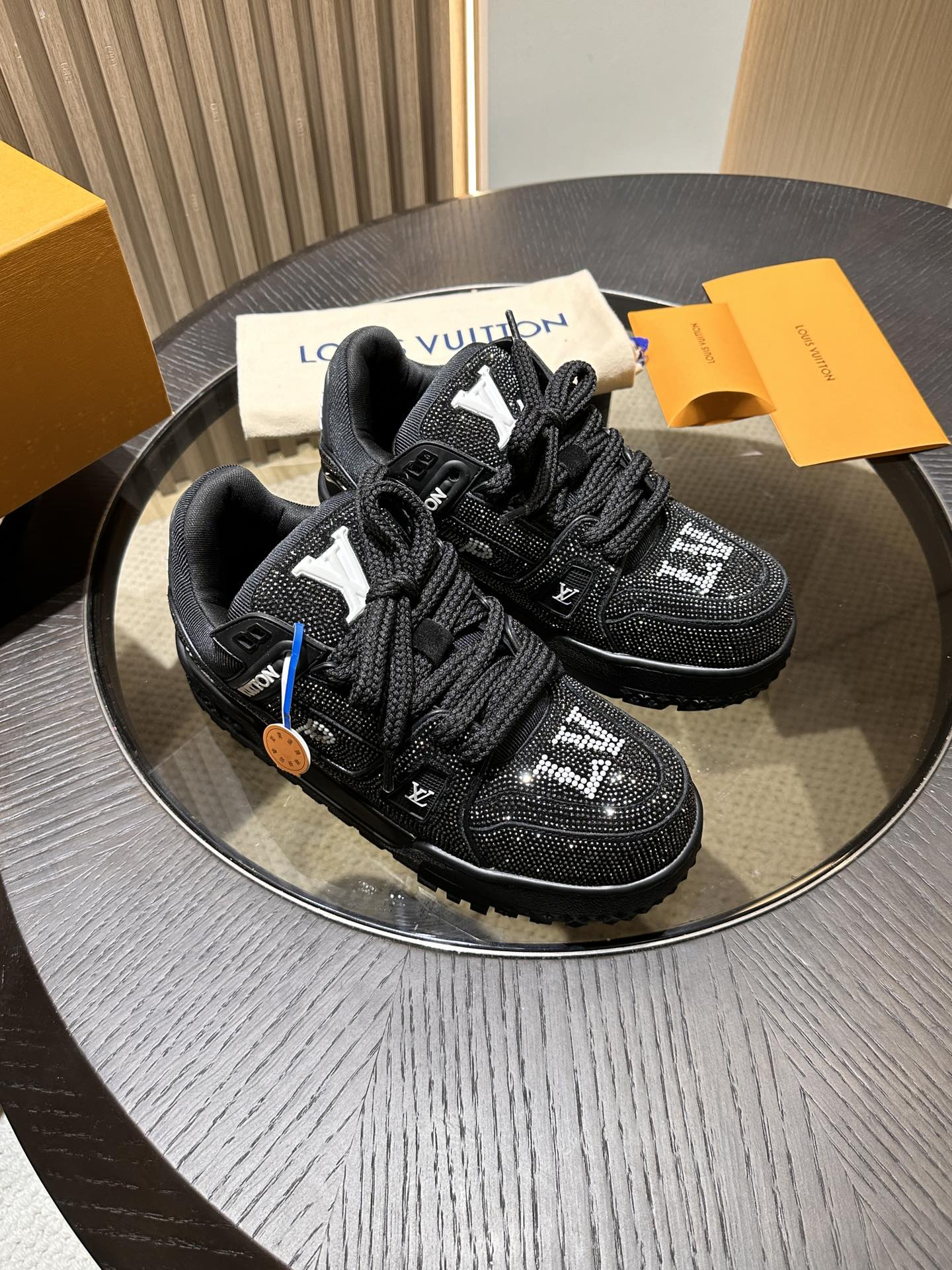 Trainer Black Cravejado