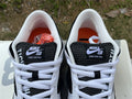 Dunk SB TIGHTBOOTH 4