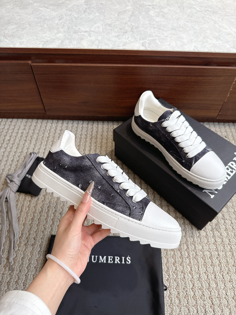 Numeris White and Black