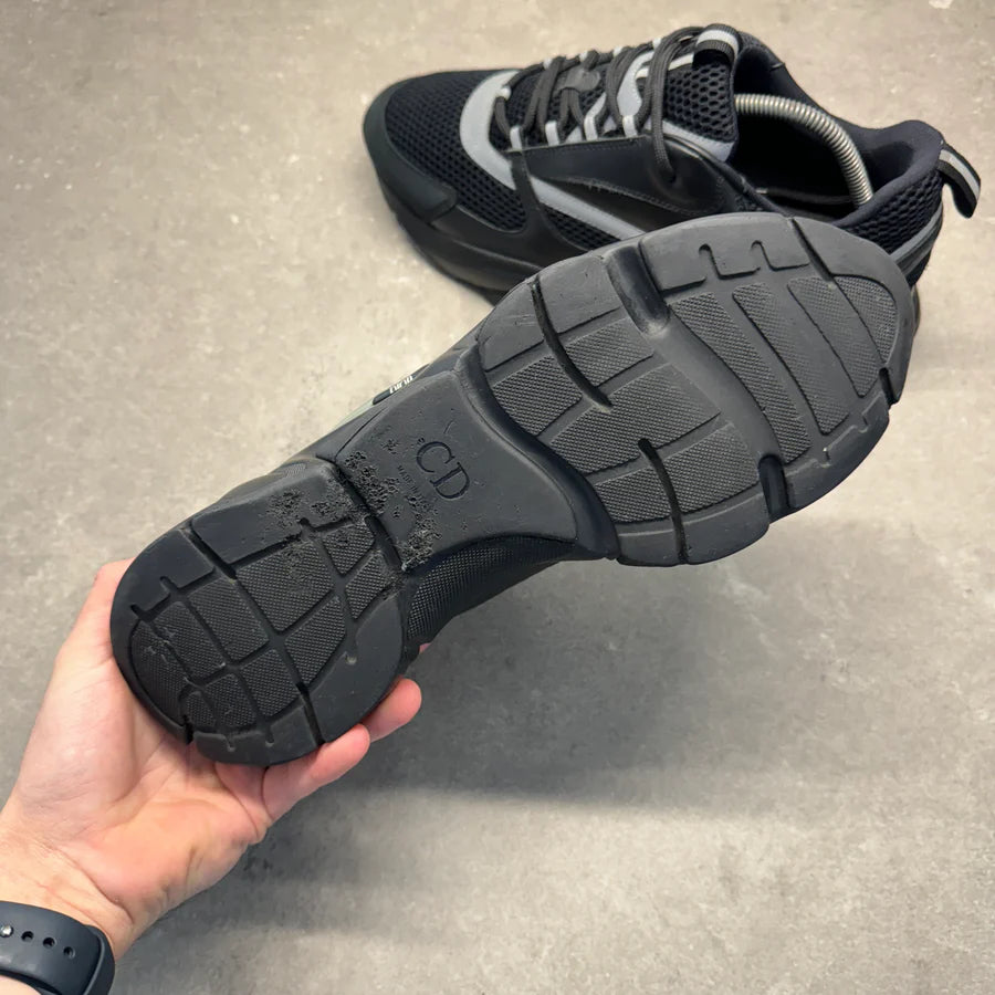 B22 Iridescent Shadow Runner