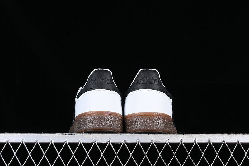 AD Spezial Black White gum