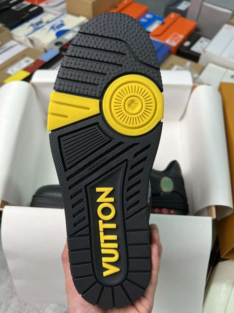 Trainer Kusama Black
