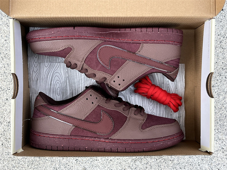 Dunk SB City of Love in the Burgundy Crush