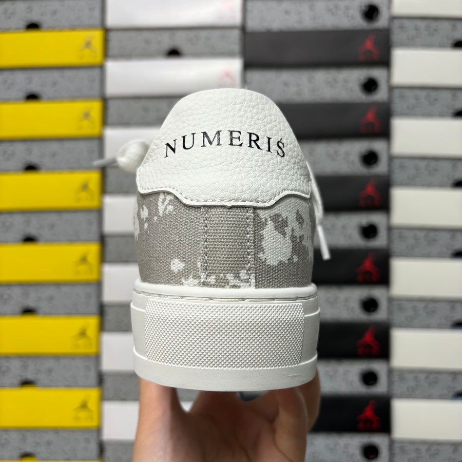 Numeris Brown and White