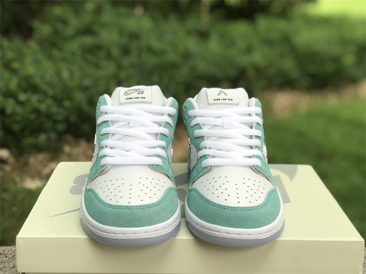 Dunk SB April