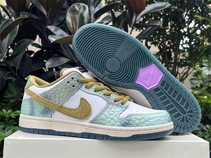 Dunk Low Chameleon