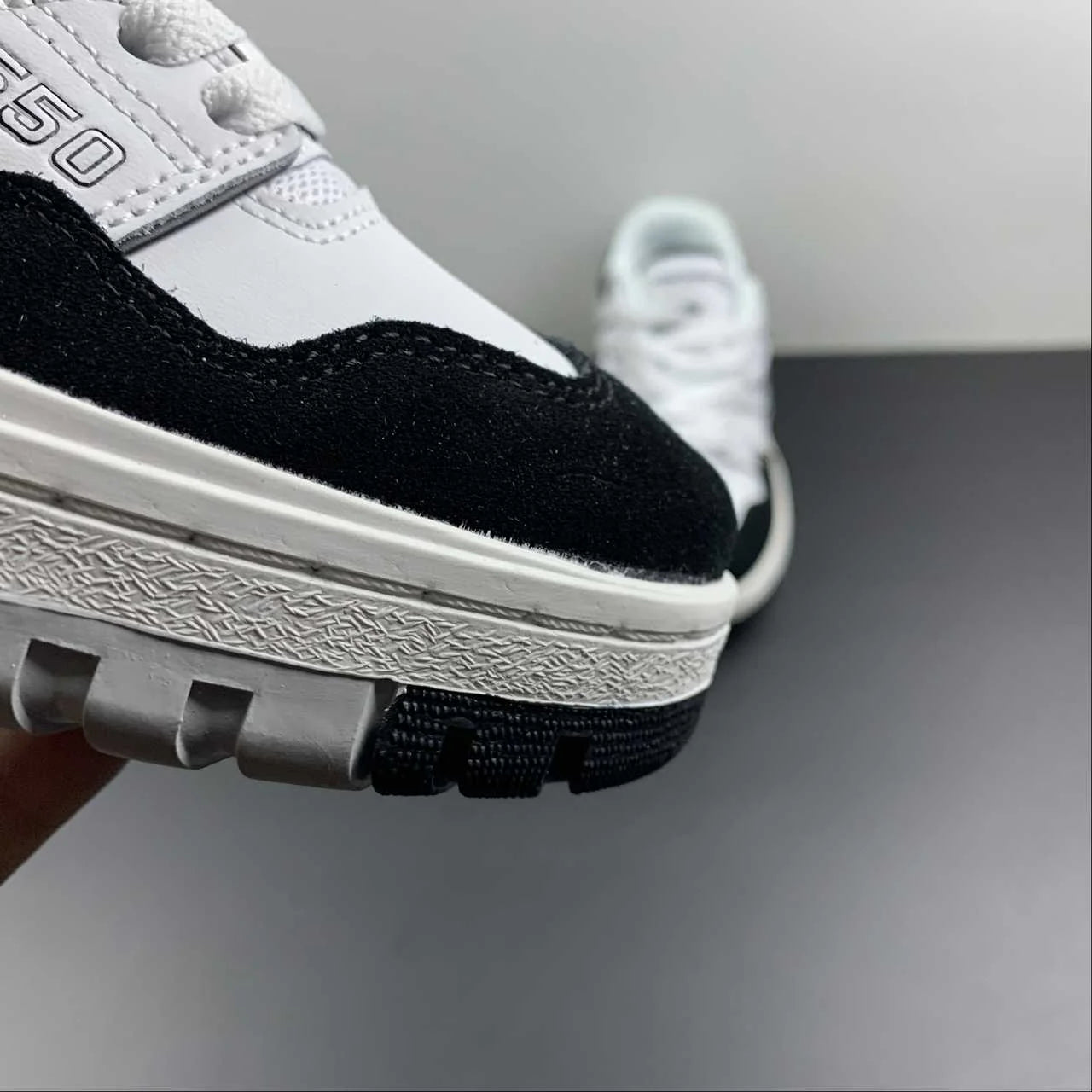 550 White and Gray