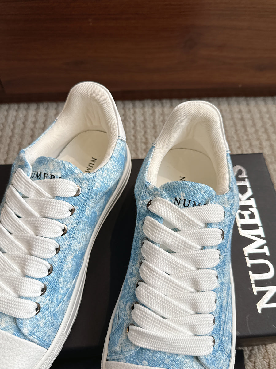 Numeris Blue and White