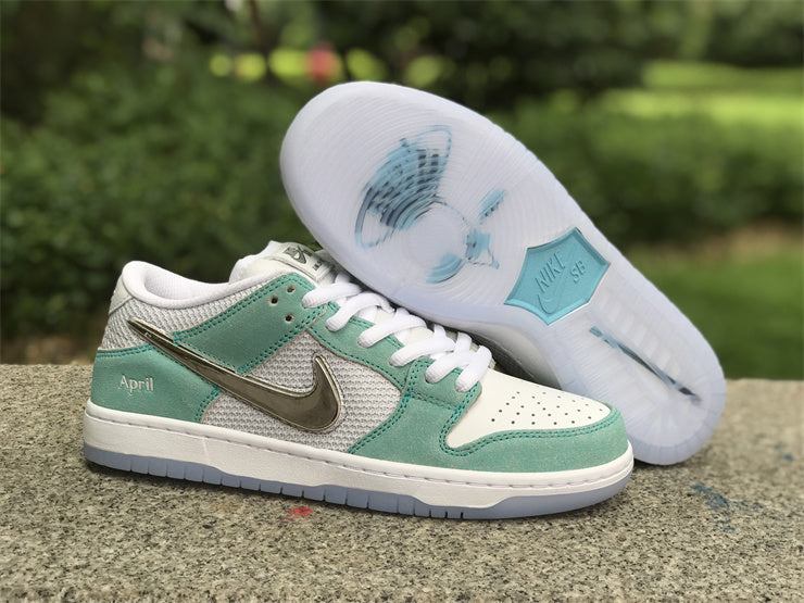 Dunk SB April