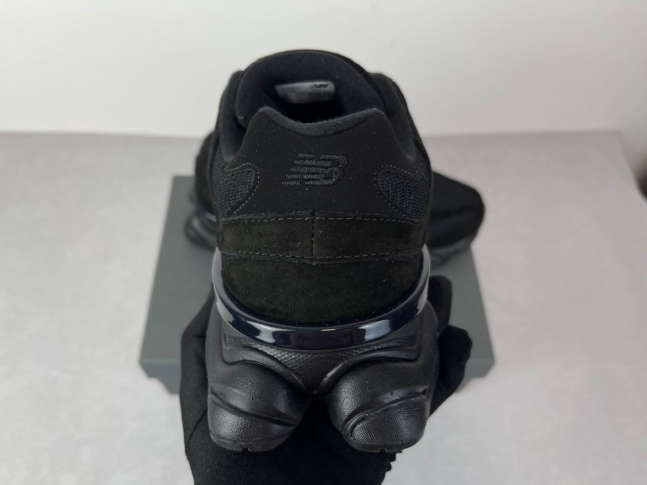 9060 All Black