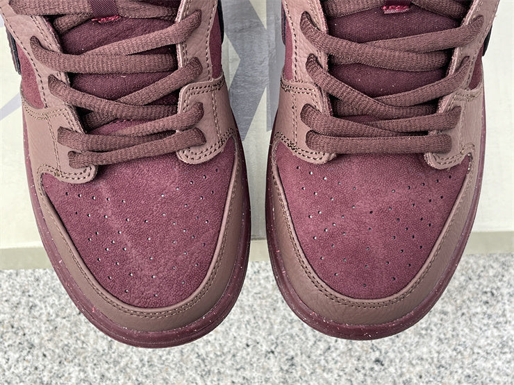 Dunk SB City of Love in the Burgundy Crush