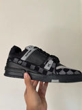 Trainer Black 2 3