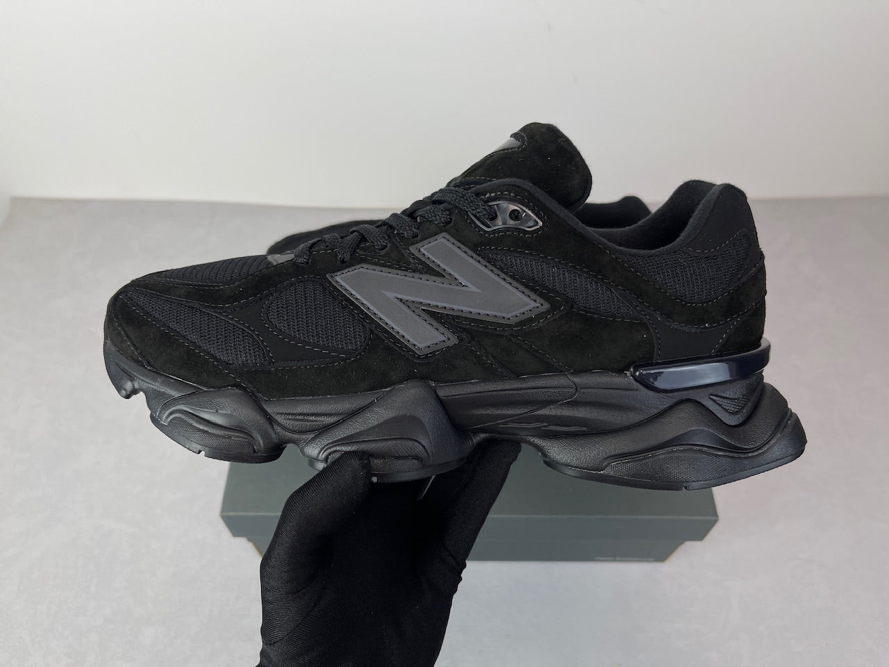 9060 All Black