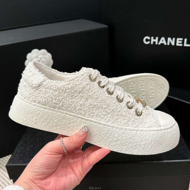 Tweed CC White