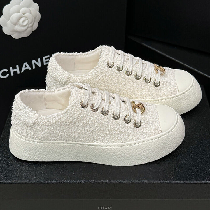 Tweed CC White