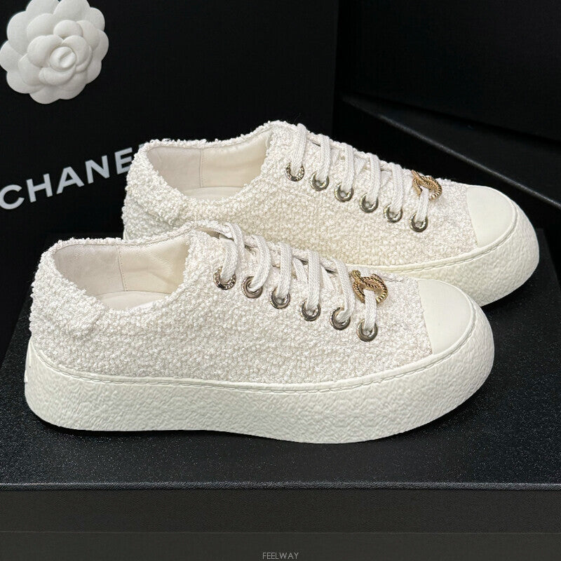 Tweed CC White