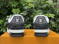 Trainer Black and White 6