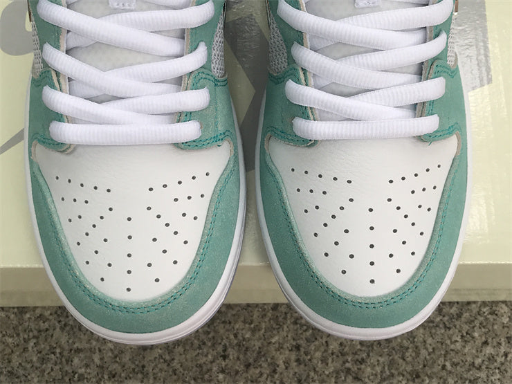 Dunk SB April