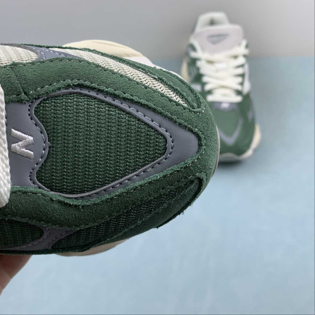 9060 Green
