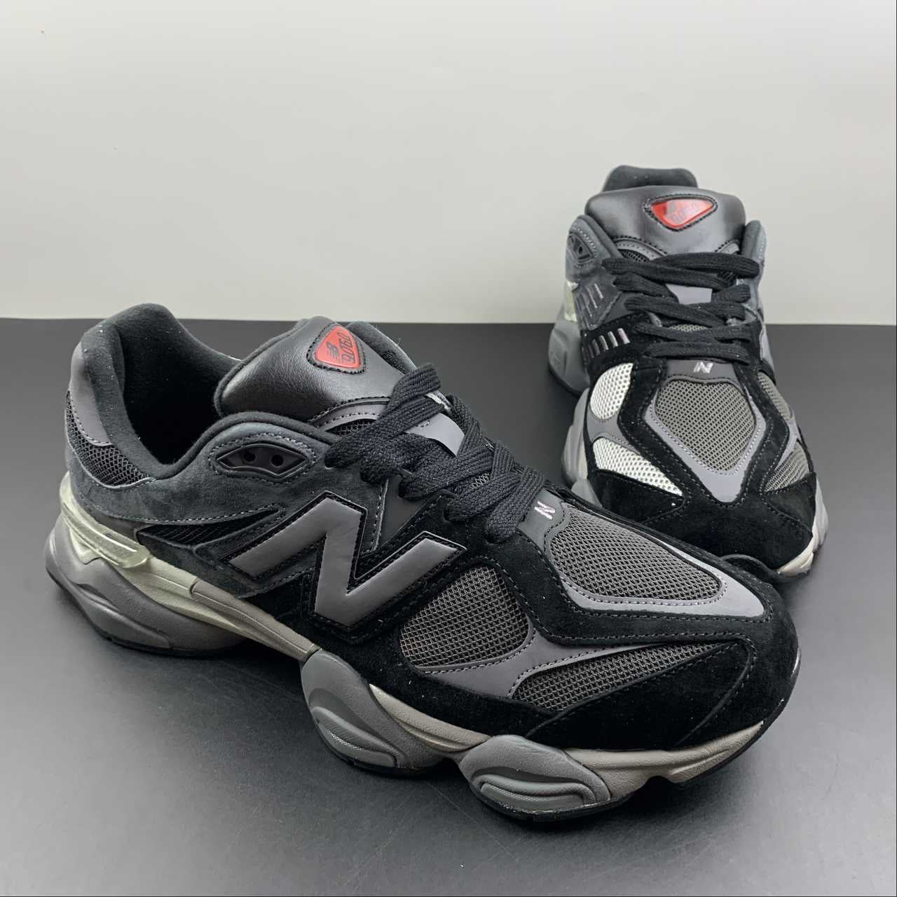 9060 Black Castlerock
