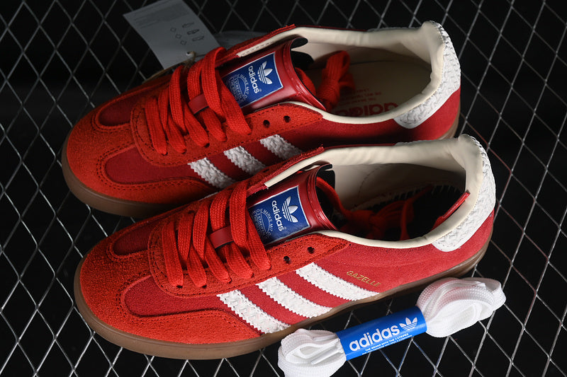 Gazelle Red and White