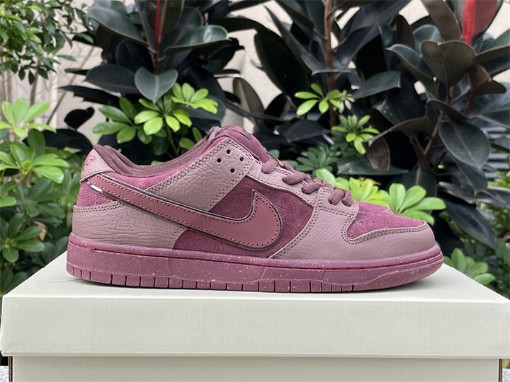 Dunk SB City of Love in the Burgundy Crush