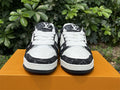Trainer Black and White 3