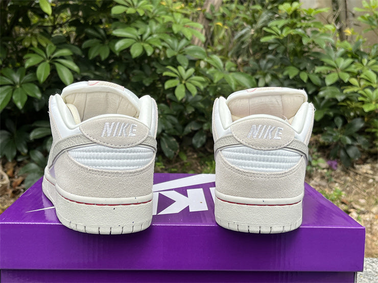 Dunk SB City of Love Light Bone