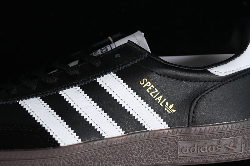 AD Spezial Black and White