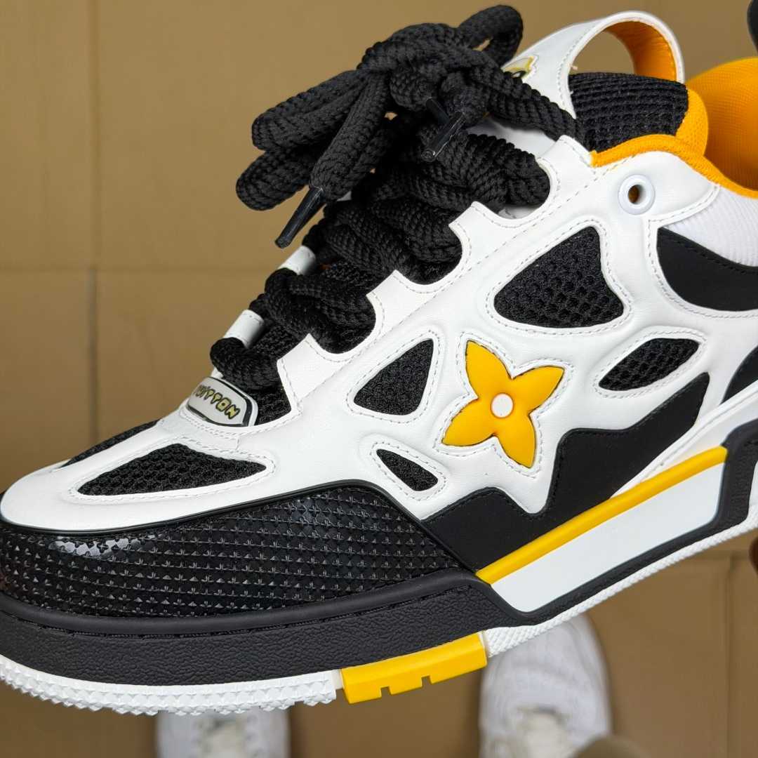 Skate Black and YEllow