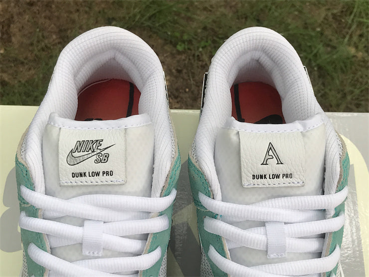 Dunk SB April